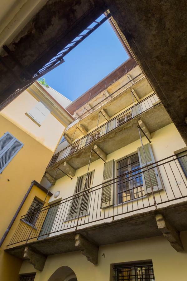 Cosy Apartment 2 Minutes From Duomo Milan Exterior photo